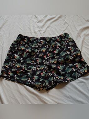 Magellan Women's Black Cactus Print Fishing Shorts
